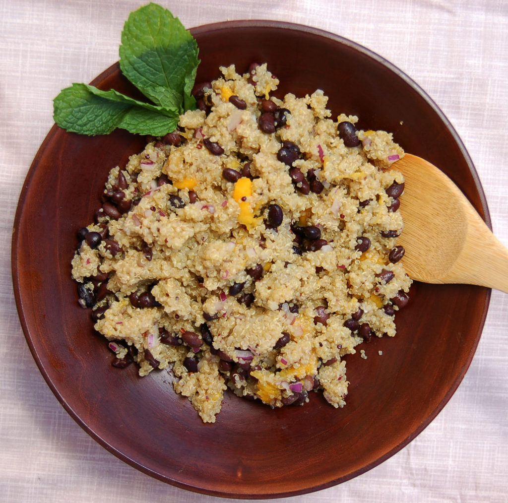 black_bean_mango_quinoa_salad_bowl