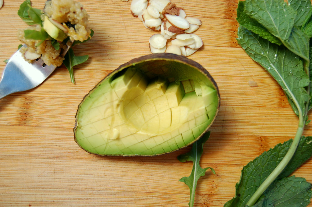 black_bean_mango_quinoa_salad_avo