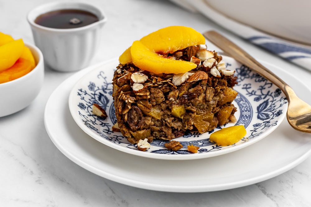 Peaches and Cream Baked Oatmeal - THE MEAL PREP MANUAL