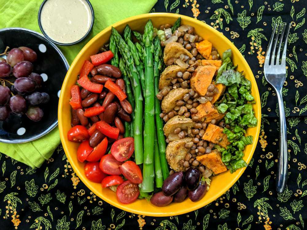 Veggie Niçoise Bowl with Sunny Mustard Sauce & Antioxidant-packed Red Grapes