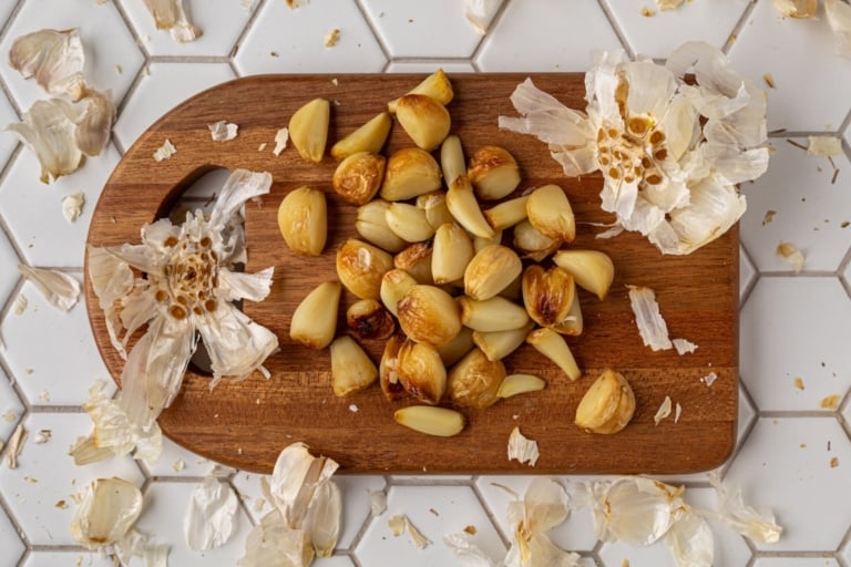 How to Roast Garlic Without Oil featured image