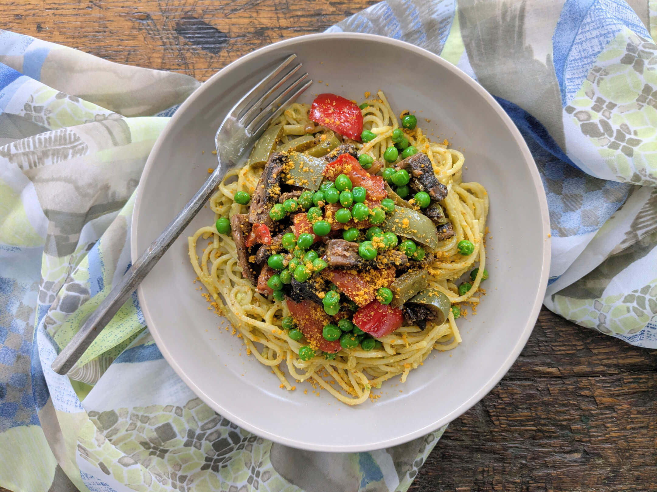 Noodles with Veggies and Creamy Avocado Sauce