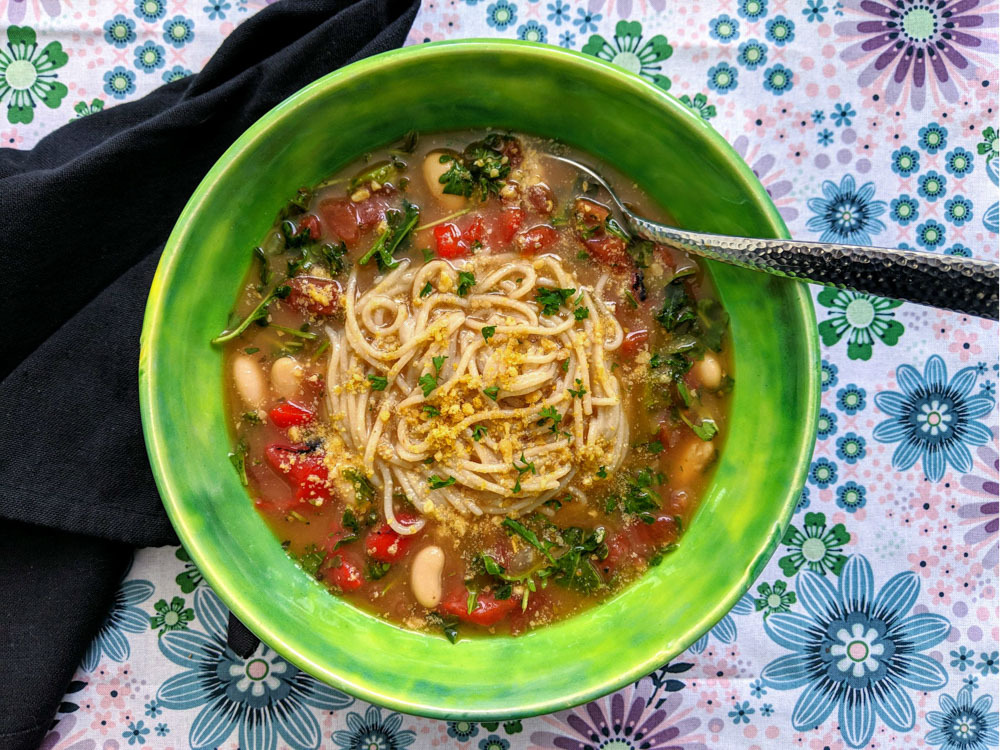 Tuscan Cannellini Bean & Arugula Broth Bowl